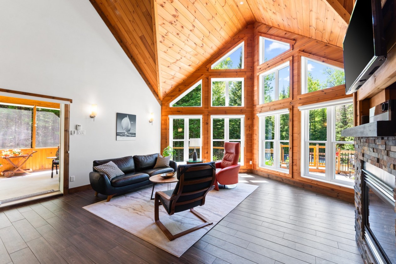 Salon — 6850, Crois. du Sommet, Rawdon, J0K1S0, Rawdon
