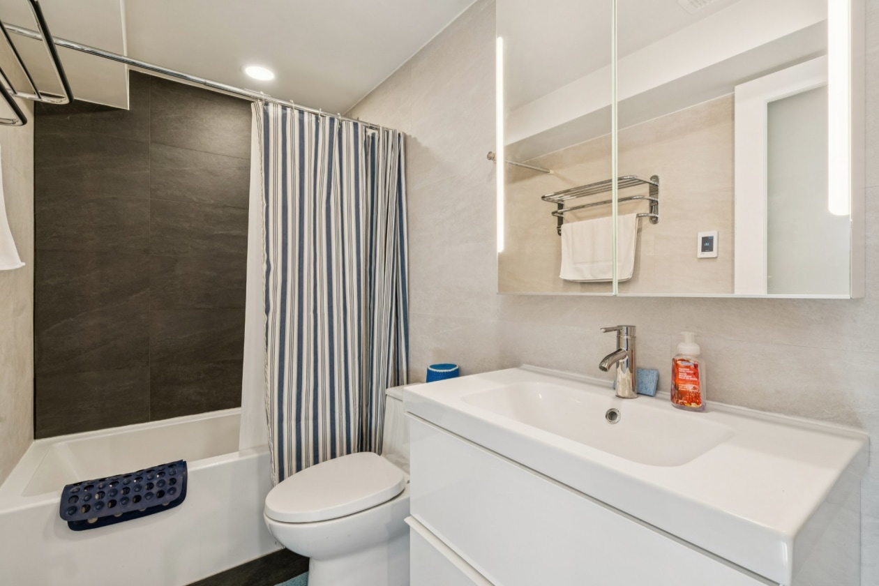 Salle de bains — 11626, Rue Ross, Montréal (Pierrefonds-Roxboro), H8Y1C7, Montréal (Pierrefonds-Roxboro)