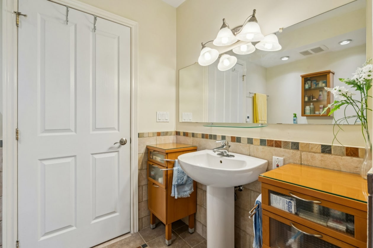 Salle de bains — 11626, Rue Ross, Montréal (Pierrefonds-Roxboro), H8Y1C7, Montréal (Pierrefonds-Roxboro)