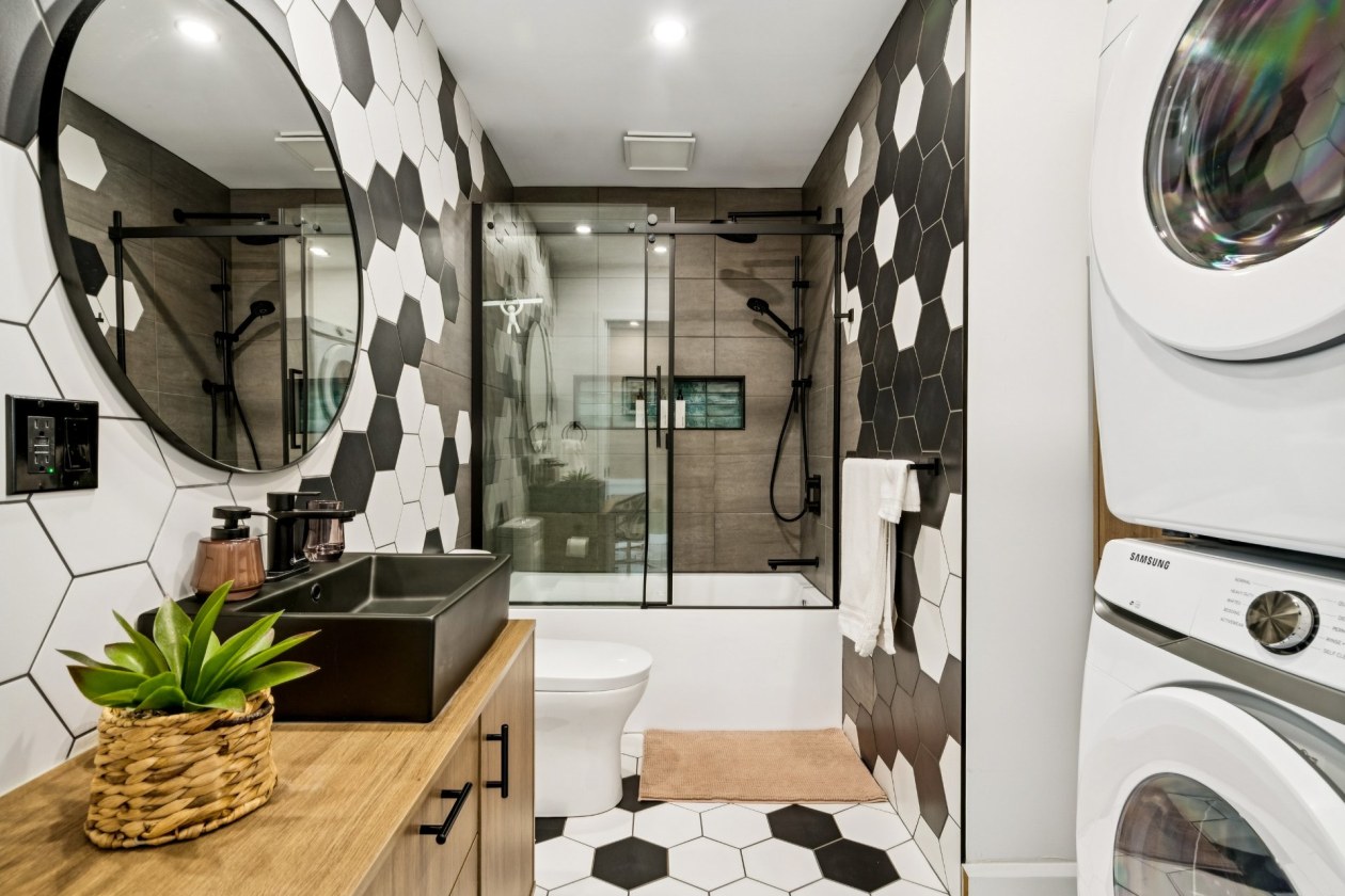 Salle de bains — 2163 - 2165, Rue De Biencourt, Montréal (Le Sud-Ouest), H4E1T9, Montréal (Le Sud-Ouest)