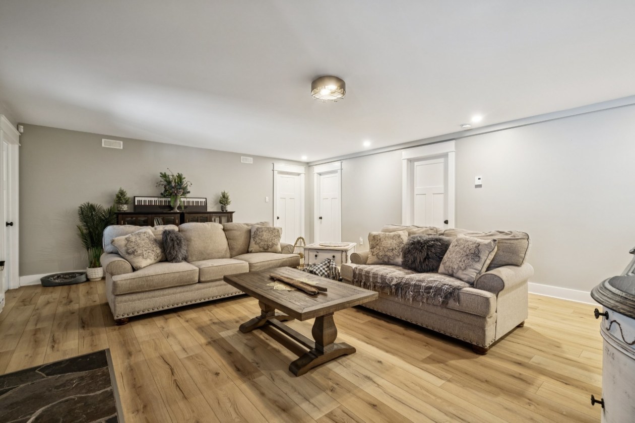 Salle familiale — 44, Rue Monette, Saint-Hippolyte, J8A0G1, Saint-Hippolyte