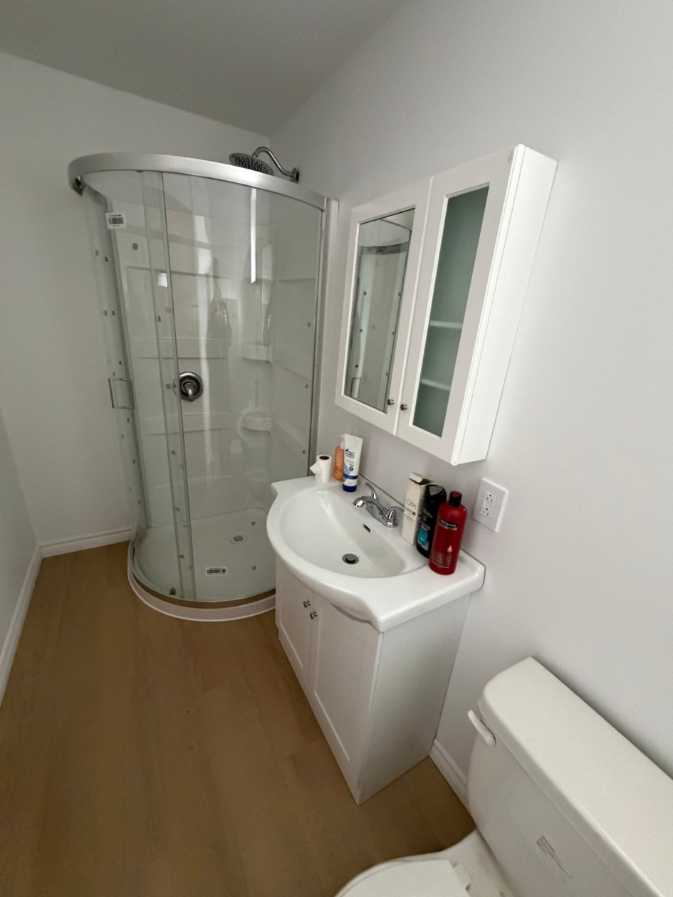 Salle de bains — 145, Boul. Auger O., Alma, G7B2A9, Alma