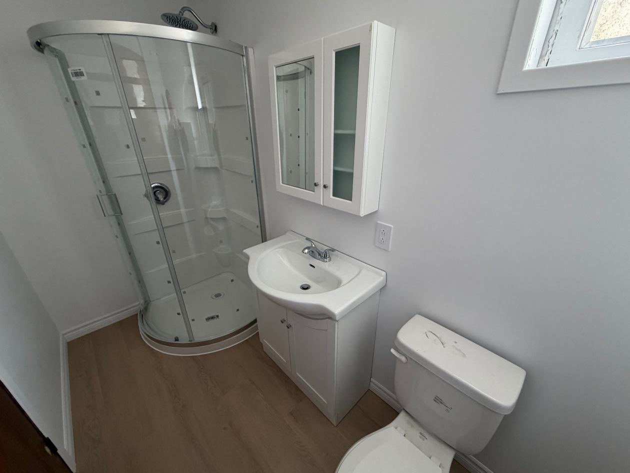 Salle de bains — 145, Boul. Auger O., Alma, G7B2A9, Alma