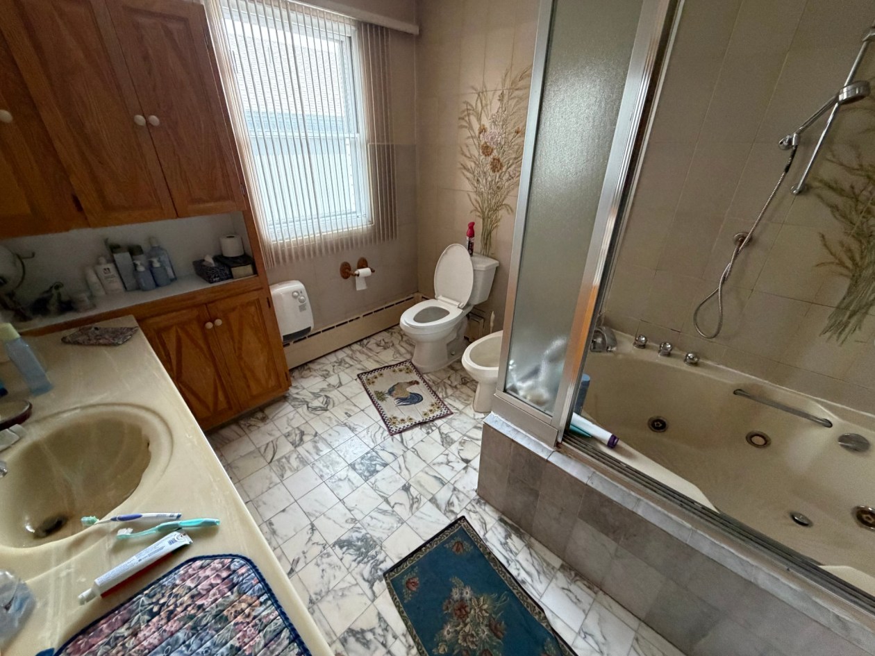 Salle de bains — 145, Boul. Auger O., Alma, G7B2A9, Alma