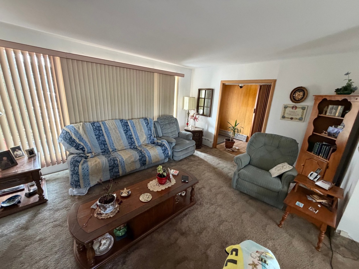 Salon — 145, Boul. Auger O., Alma, G7B2A9, Alma