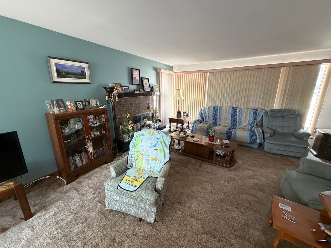 Salon — 145, Boul. Auger O., Alma, G7B2A9, Alma