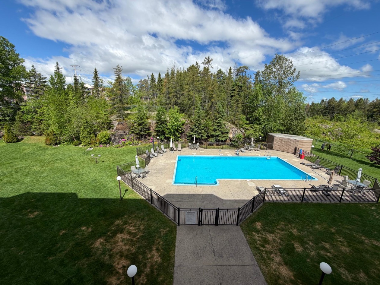 Piscine — 1900, Rue des Roitelets, 24, Saguenay (Chicoutimi), G7H7P7, Saguenay (Chicoutimi)
