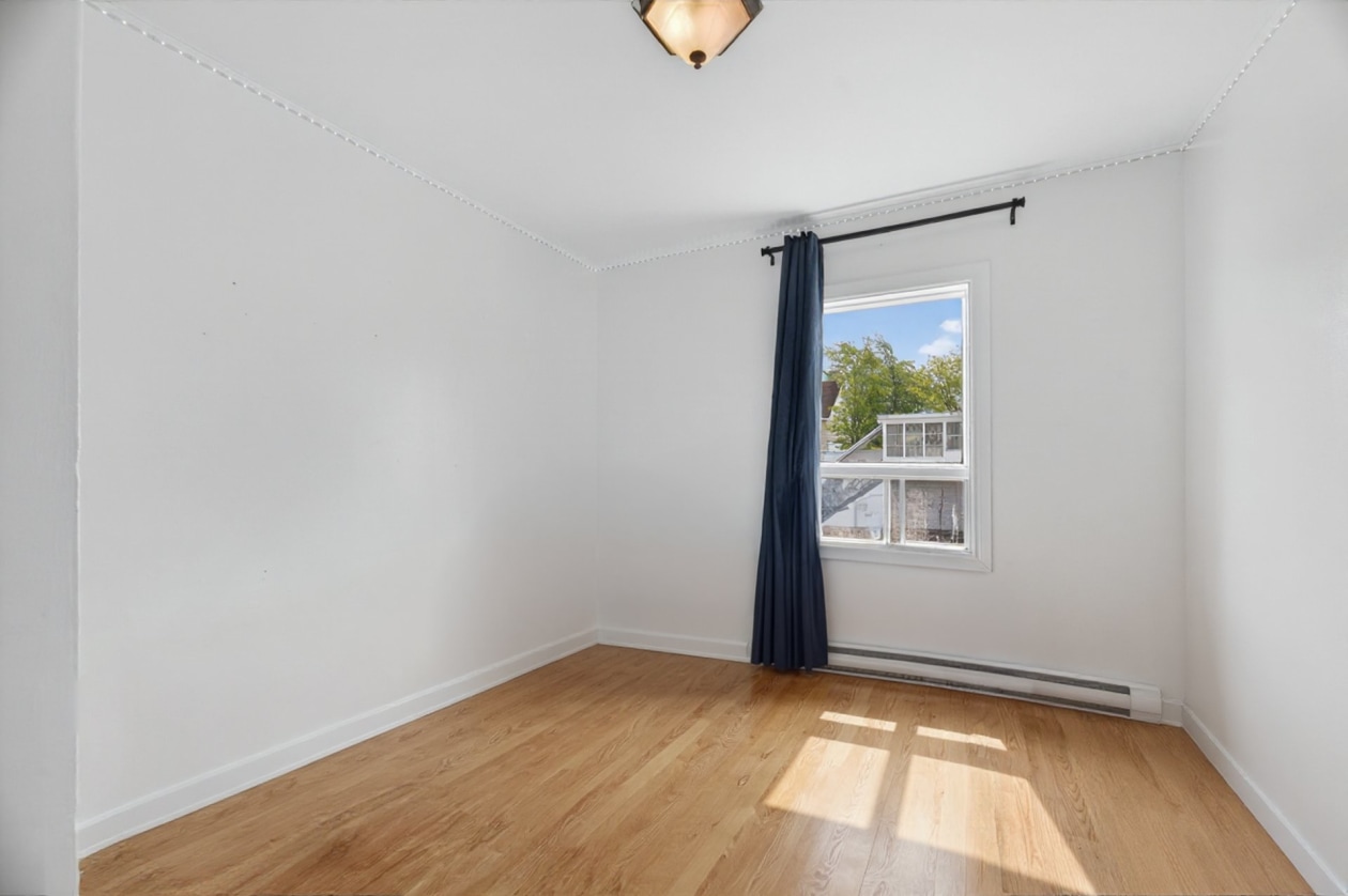 Chambre à coucher — 1565, Rue des Oblats, Mont-Joli, G5H2N8, Mont-Joli