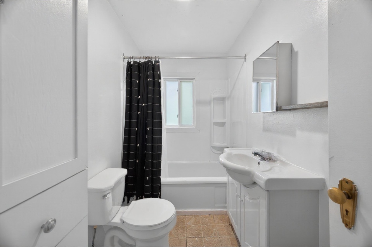 Salle de bains — 1565, Rue des Oblats, Mont-Joli, G5H2N8, Mont-Joli