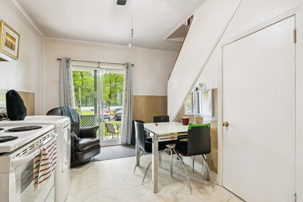 Salle à manger — 528 - 532, 16e Avenue, Montréal (Lachine), H8S3N1, Montréal (Lachine)