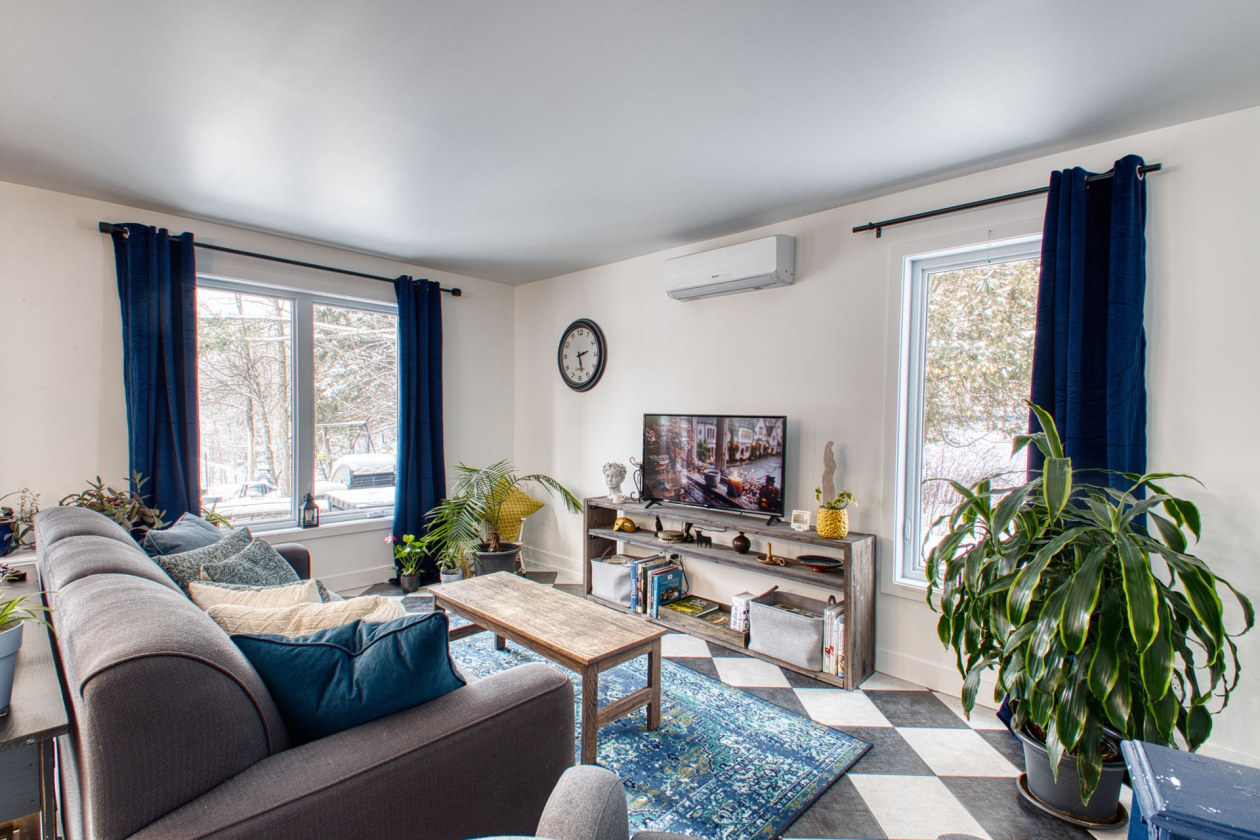 Salon — 3467, Rue Galt O., Sherbrooke (Les Nations), J1K3B9, Sherbrooke (Les Nations)