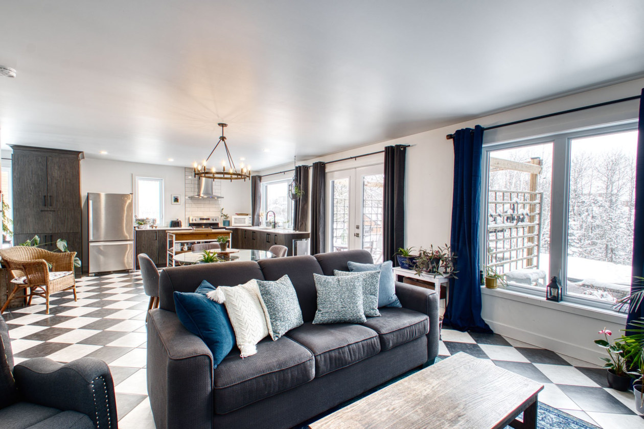 Salon — 3467, Rue Galt O., Sherbrooke (Les Nations), J1K3B9, Sherbrooke (Les Nations)