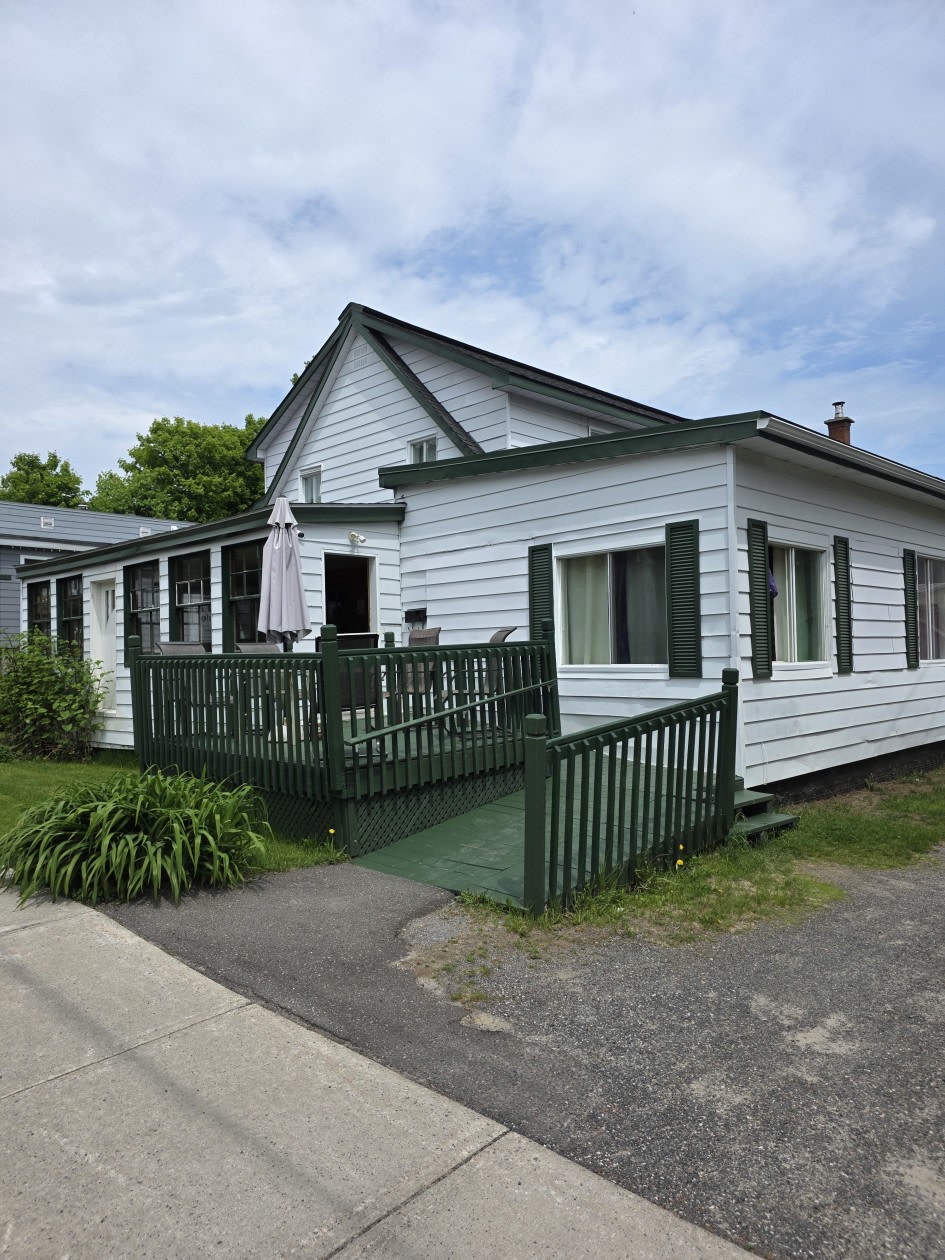 Photo 2 — 185 rue Saint-Vincent, Ste-Agathe-des-Monts, J8C 2B5, Ste-Agathe-des-Monts