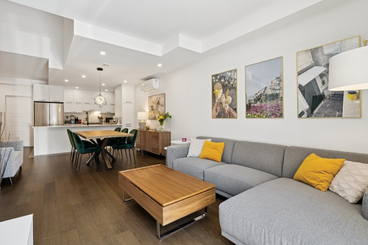 Salon — 385, Av. Skaniatarati, 302, Montréal (Lachine), H8S0A1, Montréal (Lachine)