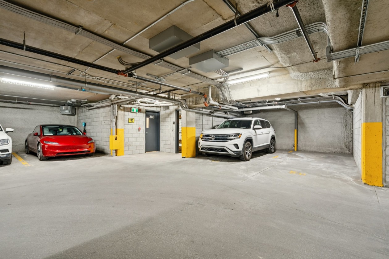 Garage — 385, Av. Skaniatarati, 302, Montréal (Lachine), H8S0A1, Montréal (Lachine)