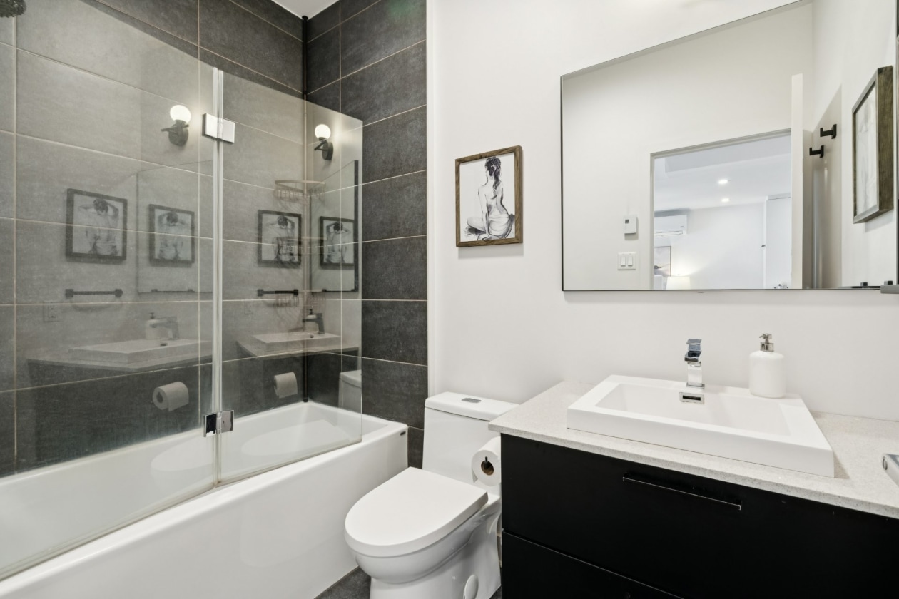 Salle de bains — 385, Av. Skaniatarati, 302, Montréal (Lachine), H8S0A1, Montréal (Lachine)