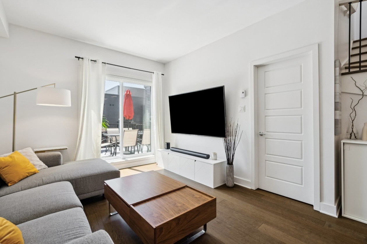 Salle familiale — 385, Av. Skaniatarati, 302, Montréal (Lachine), H8S0A1, Montréal (Lachine)