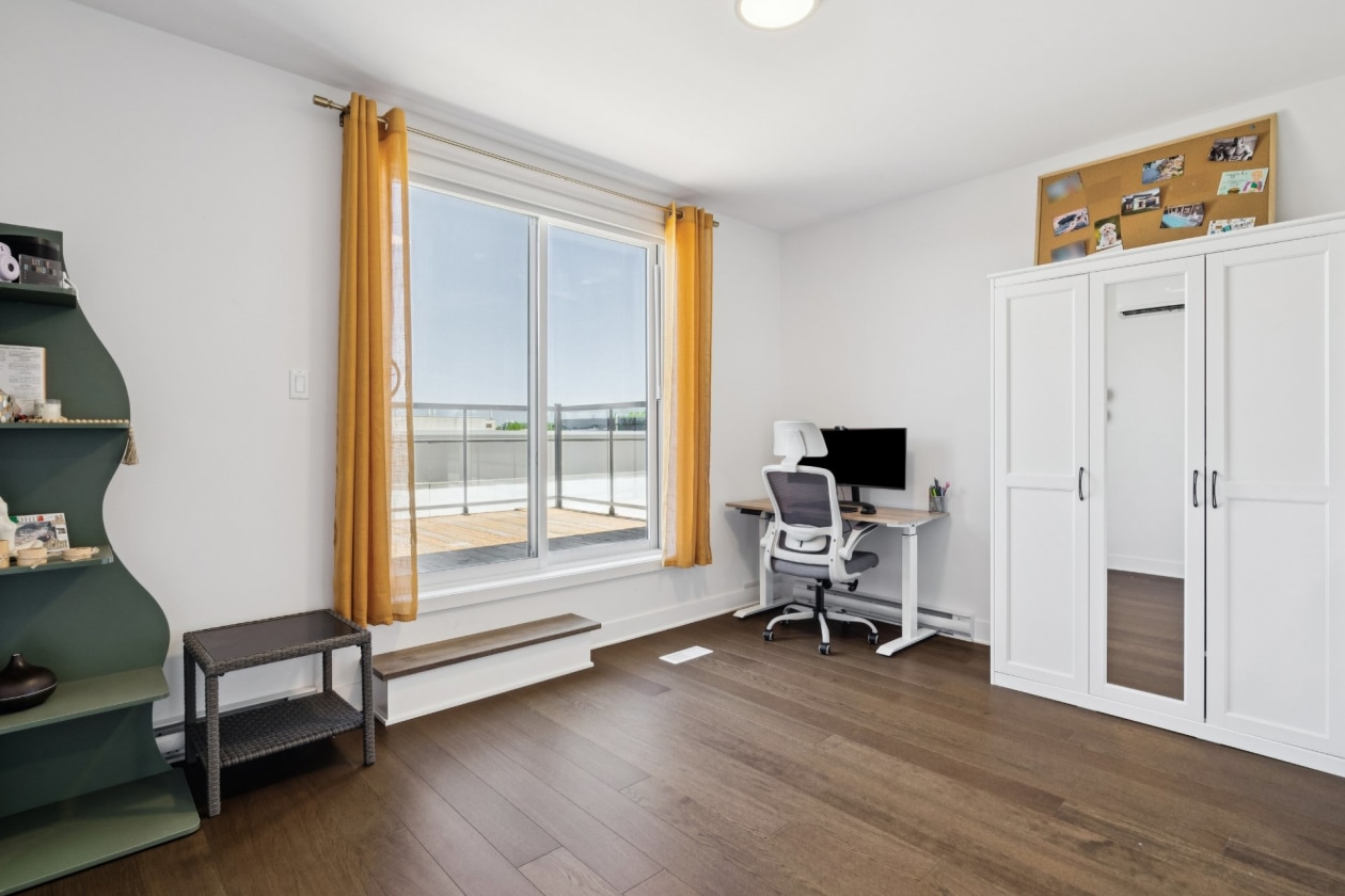 Mezzanine — 385, Av. Skaniatarati, 302, Montréal (Lachine), H8S0A1, Montréal (Lachine)