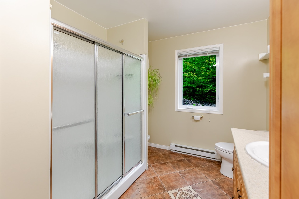 Salle de bains — 22190, Ch. du Lac-Blanc, Saint-Ubalde, G0A4L0, Saint-Ubalde