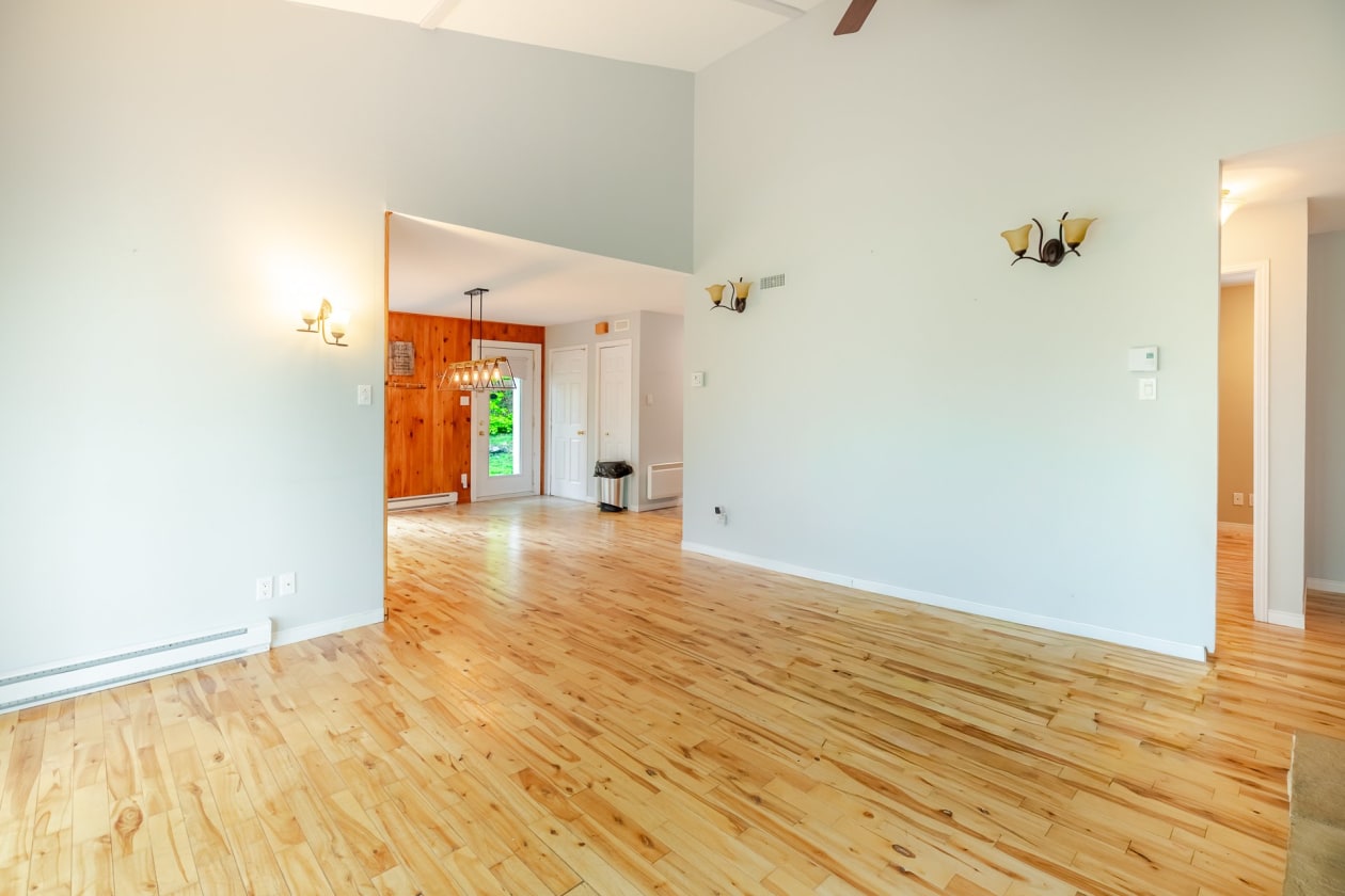 Salon — 22190, Ch. du Lac-Blanc, Saint-Ubalde, G0A4L0, Saint-Ubalde