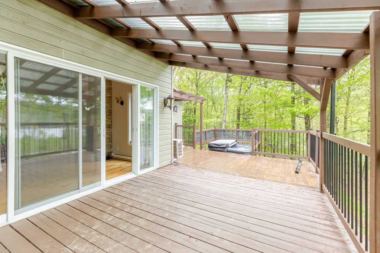 Terrasse — 22190, Ch. du Lac-Blanc, Saint-Ubalde, G0A4L0, Saint-Ubalde