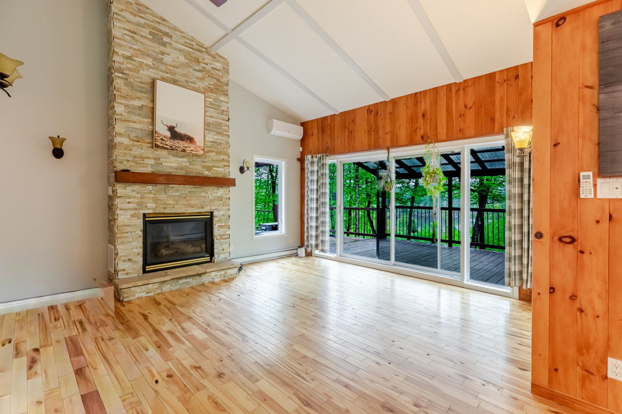 Salon — 22190, Ch. du Lac-Blanc, Saint-Ubalde, G0A4L0, Saint-Ubalde