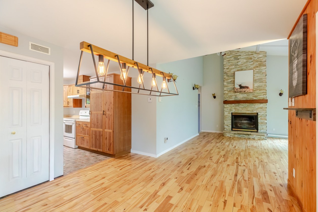 Salle à manger — 22190, Ch. du Lac-Blanc, Saint-Ubalde, G0A4L0, Saint-Ubalde