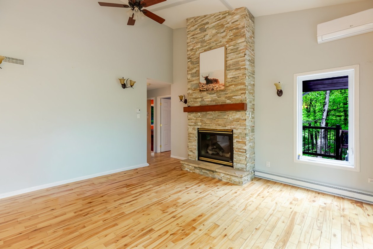 Salon — 22190, Ch. du Lac-Blanc, Saint-Ubalde, G0A4L0, Saint-Ubalde