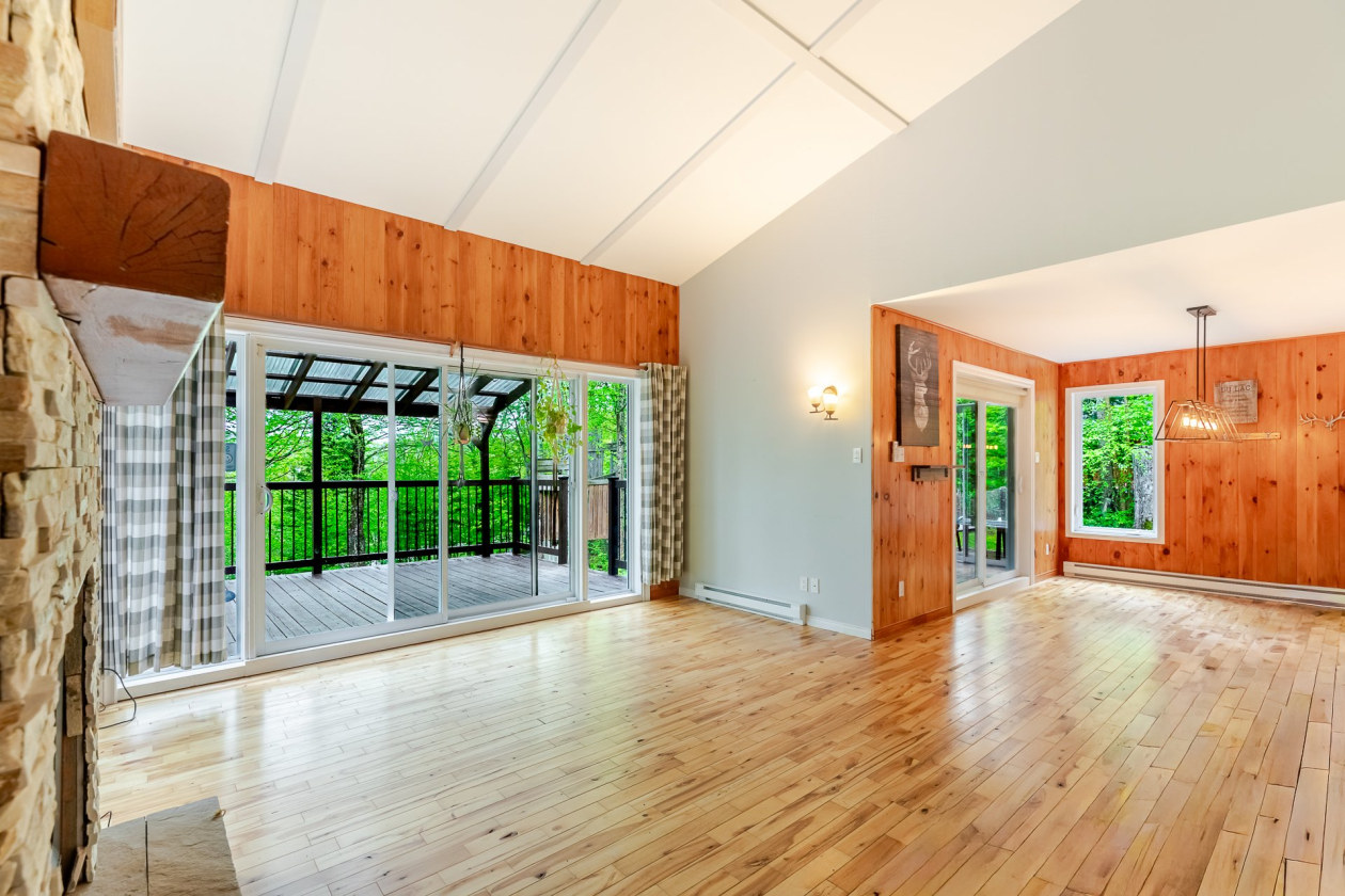 Salon — 22190, Ch. du Lac-Blanc, Saint-Ubalde, G0A4L0, Saint-Ubalde