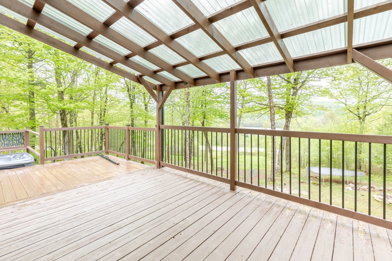 Terrasse — 22190, Ch. du Lac-Blanc, Saint-Ubalde, G0A4L0, Saint-Ubalde