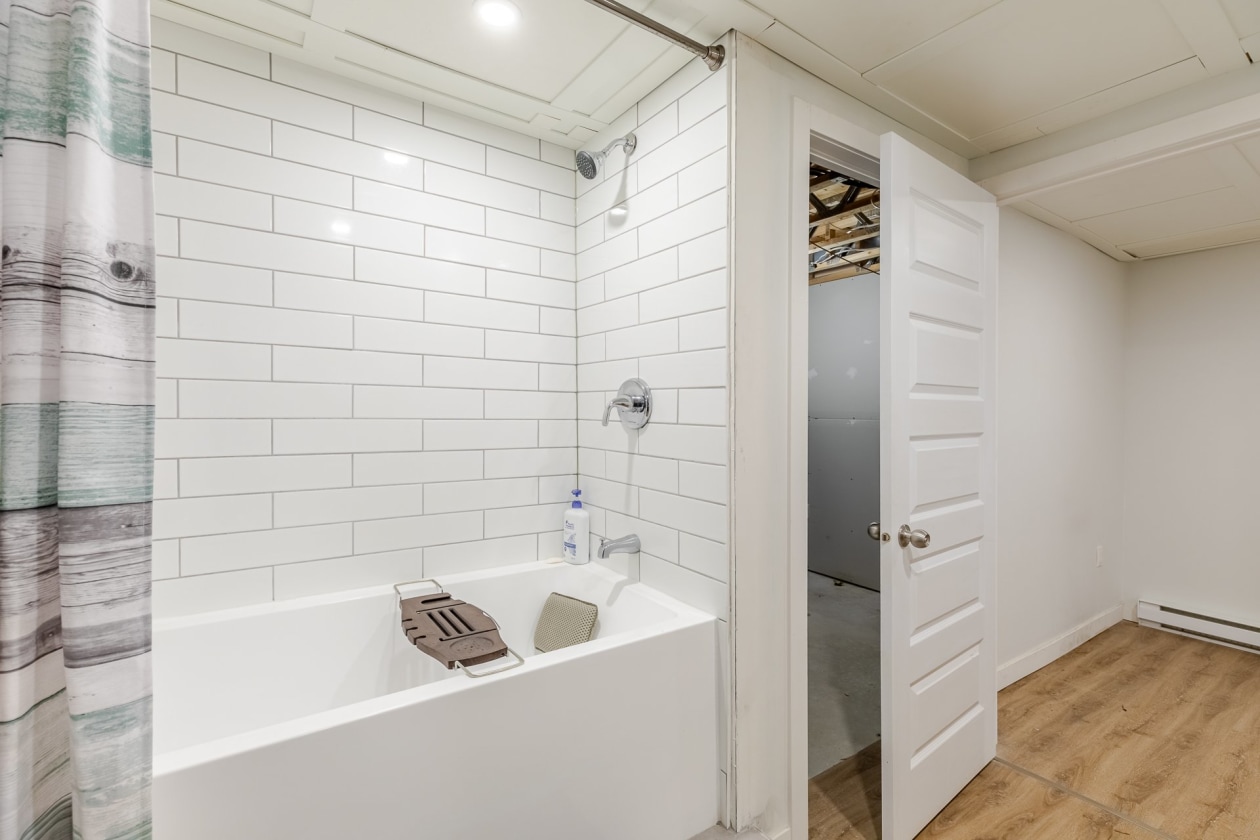 Salle de bains — 22190, Ch. du Lac-Blanc, Saint-Ubalde, G0A4L0, Saint-Ubalde