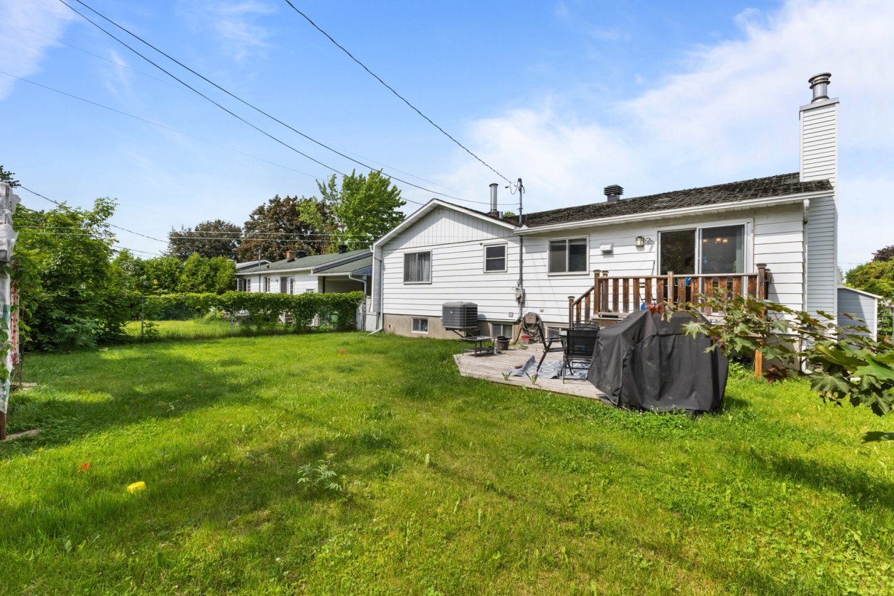 Cour — 950, Rue Desmarchais, Laval (Fabreville), H7R4S9, Laval (Fabreville)