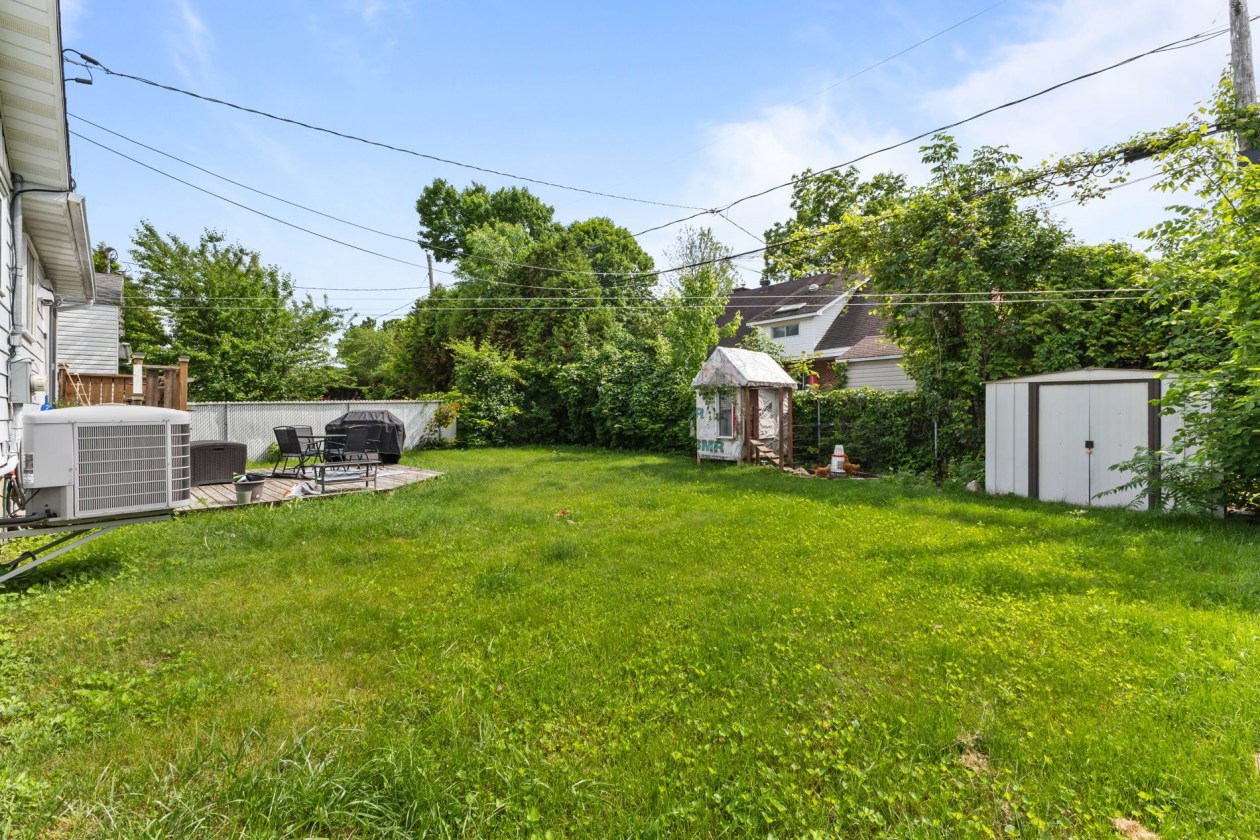 Cour — 950, Rue Desmarchais, Laval (Fabreville), H7R4S9, Laval (Fabreville)
