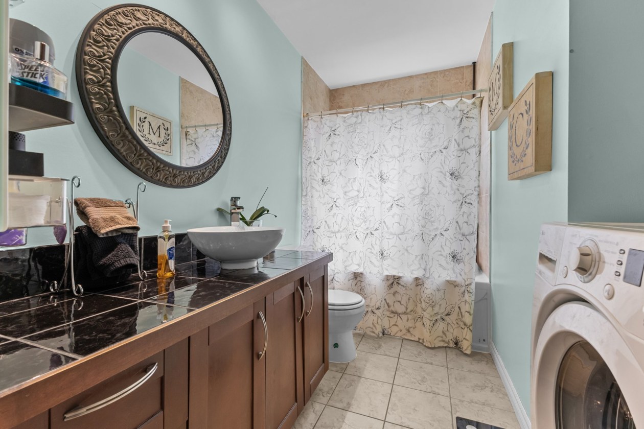 Salle de bains — 950, Rue Desmarchais, Laval (Fabreville), H7R4S9, Laval (Fabreville)