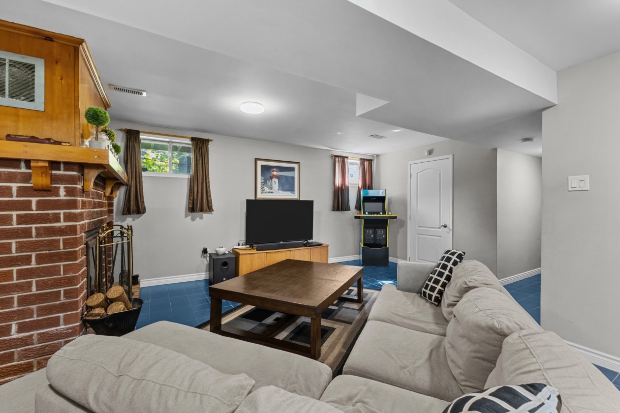Salle familiale — 950, Rue Desmarchais, Laval (Fabreville), H7R4S9, Laval (Fabreville)