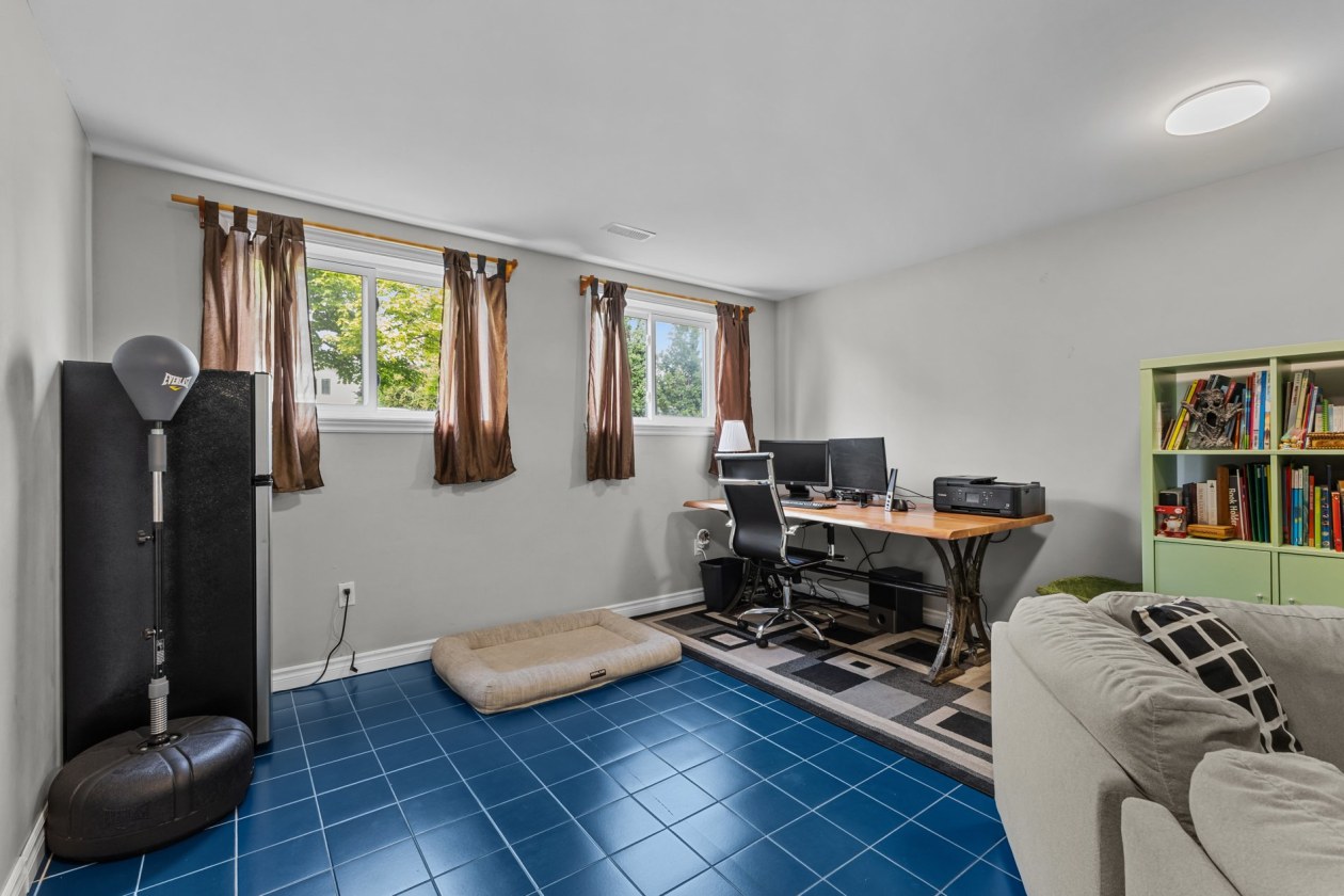 Salle familiale — 950, Rue Desmarchais, Laval (Fabreville), H7R4S9, Laval (Fabreville)