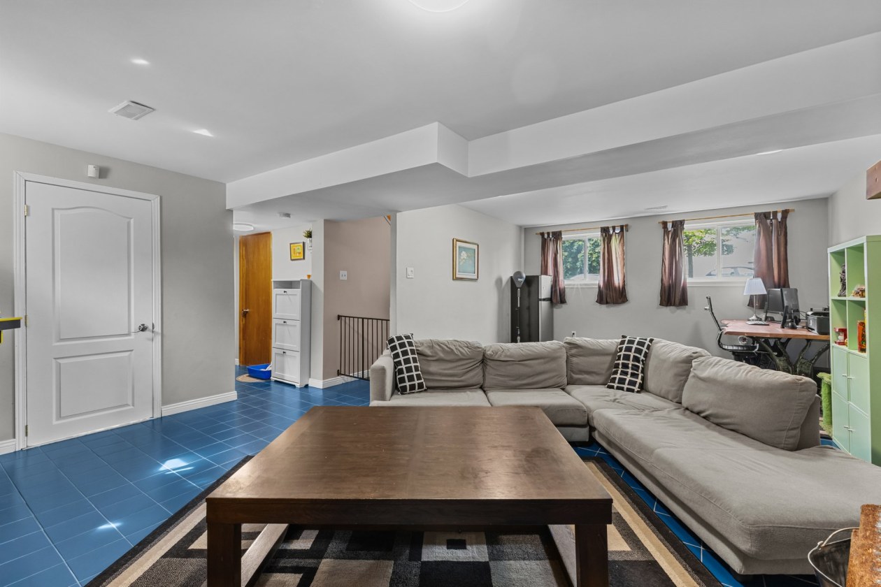 Salle familiale — 950, Rue Desmarchais, Laval (Fabreville), H7R4S9, Laval (Fabreville)