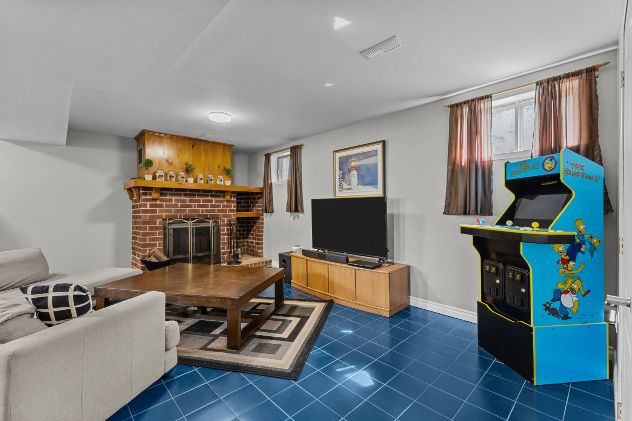 Salle familiale — 950, Rue Desmarchais, Laval (Fabreville), H7R4S9, Laval (Fabreville)