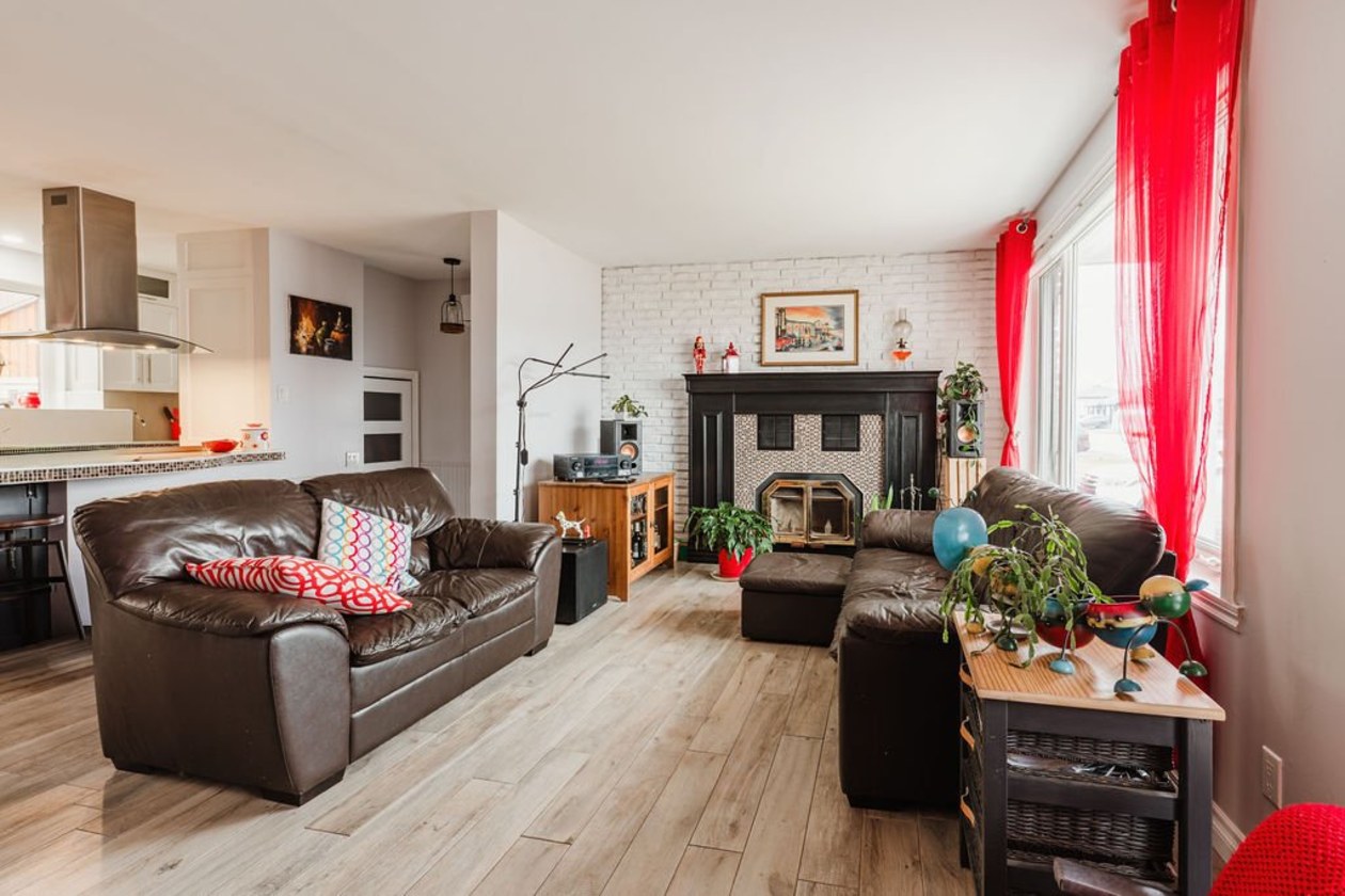 Salon — 1390, Rue Jobin, Alma, G8B6S7, Alma