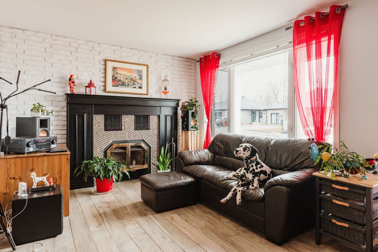 Salon — 1390, Rue Jobin, Alma, G8B6S7, Alma