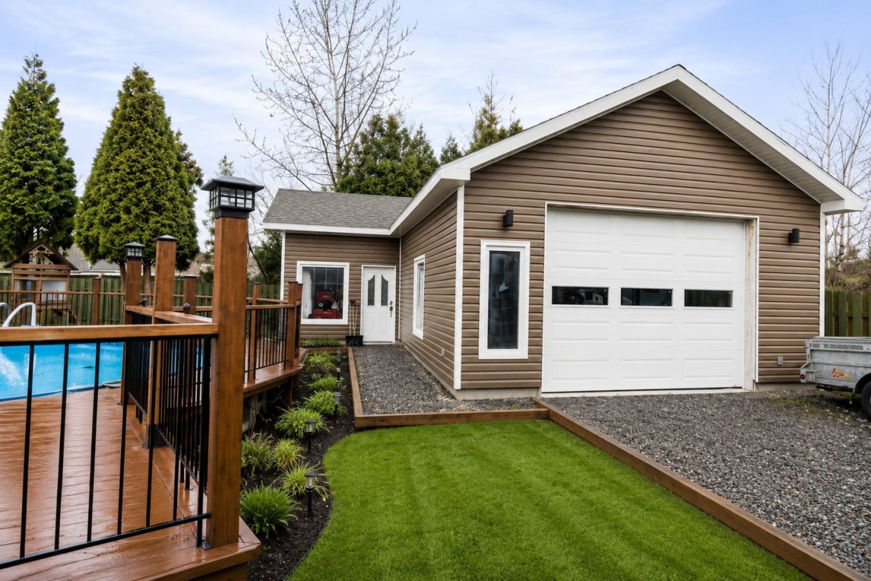 Garage — 1390, Rue Jobin, Alma, G8B6S7, Alma