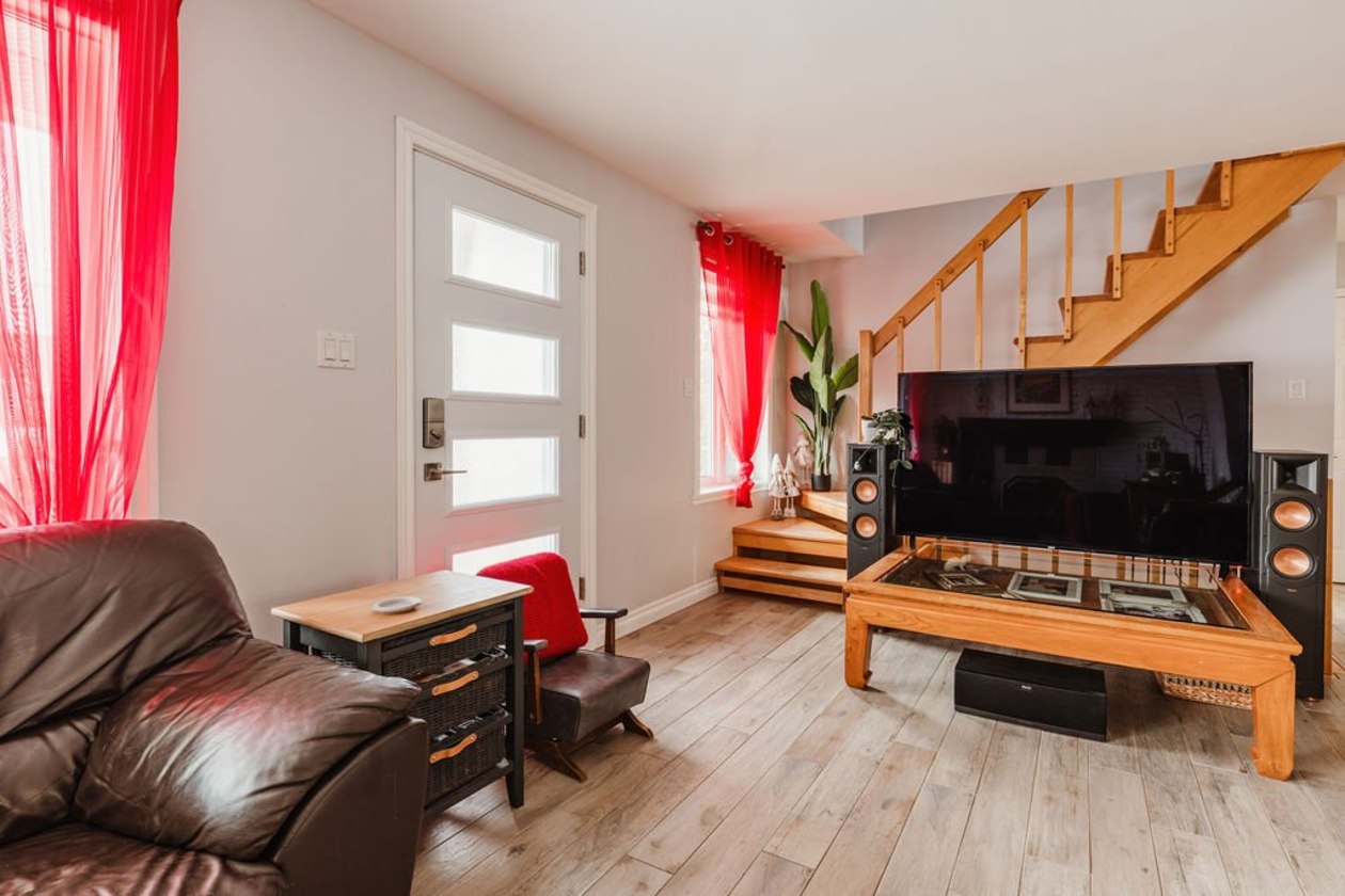 Salon — 1390, Rue Jobin, Alma, G8B6S7, Alma
