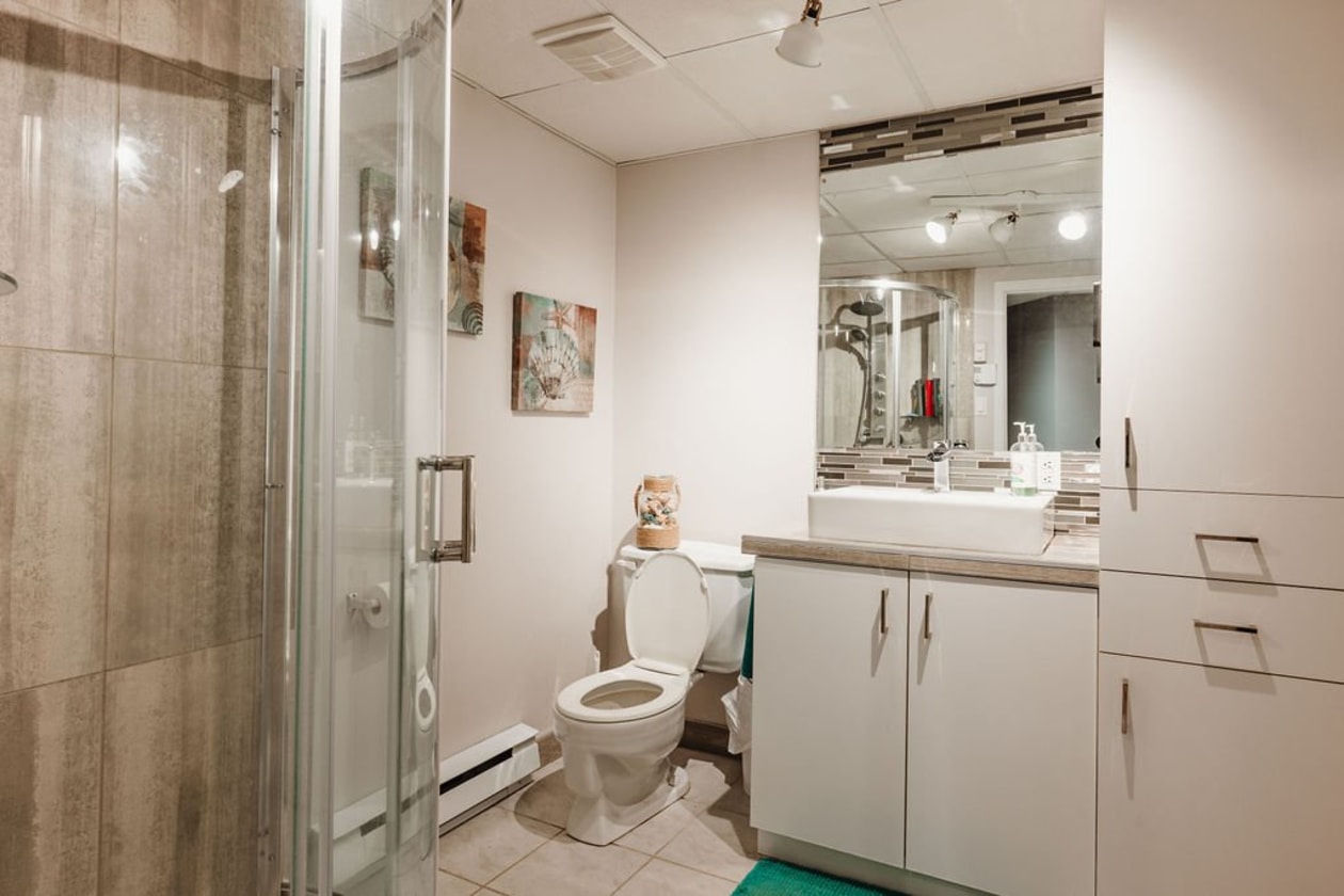 Salle de bains — 1390, Rue Jobin, Alma, G8B6S7, Alma