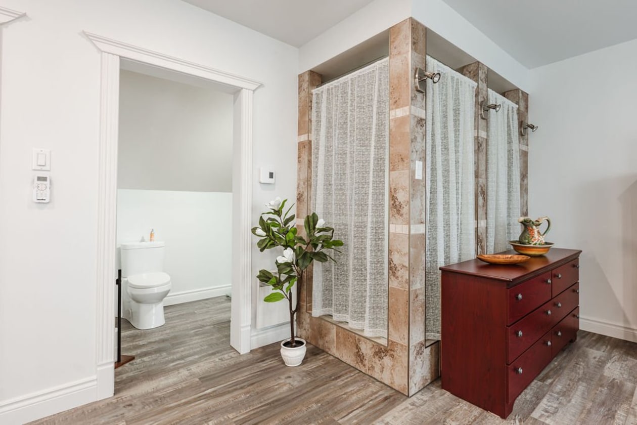 Salle de bains — 1390, Rue Jobin, Alma, G8B6S7, Alma