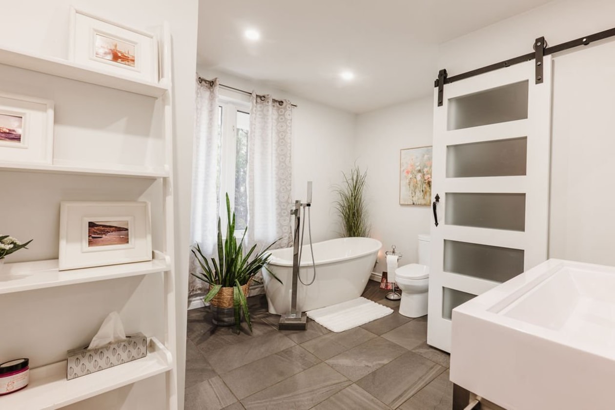 Salle de bains — 1390, Rue Jobin, Alma, G8B6S7, Alma