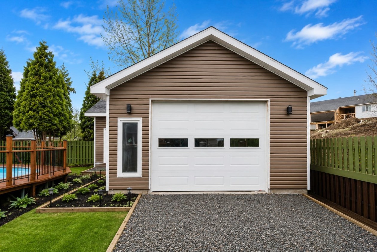 Garage — 1390, Rue Jobin, Alma, G8B6S7, Alma