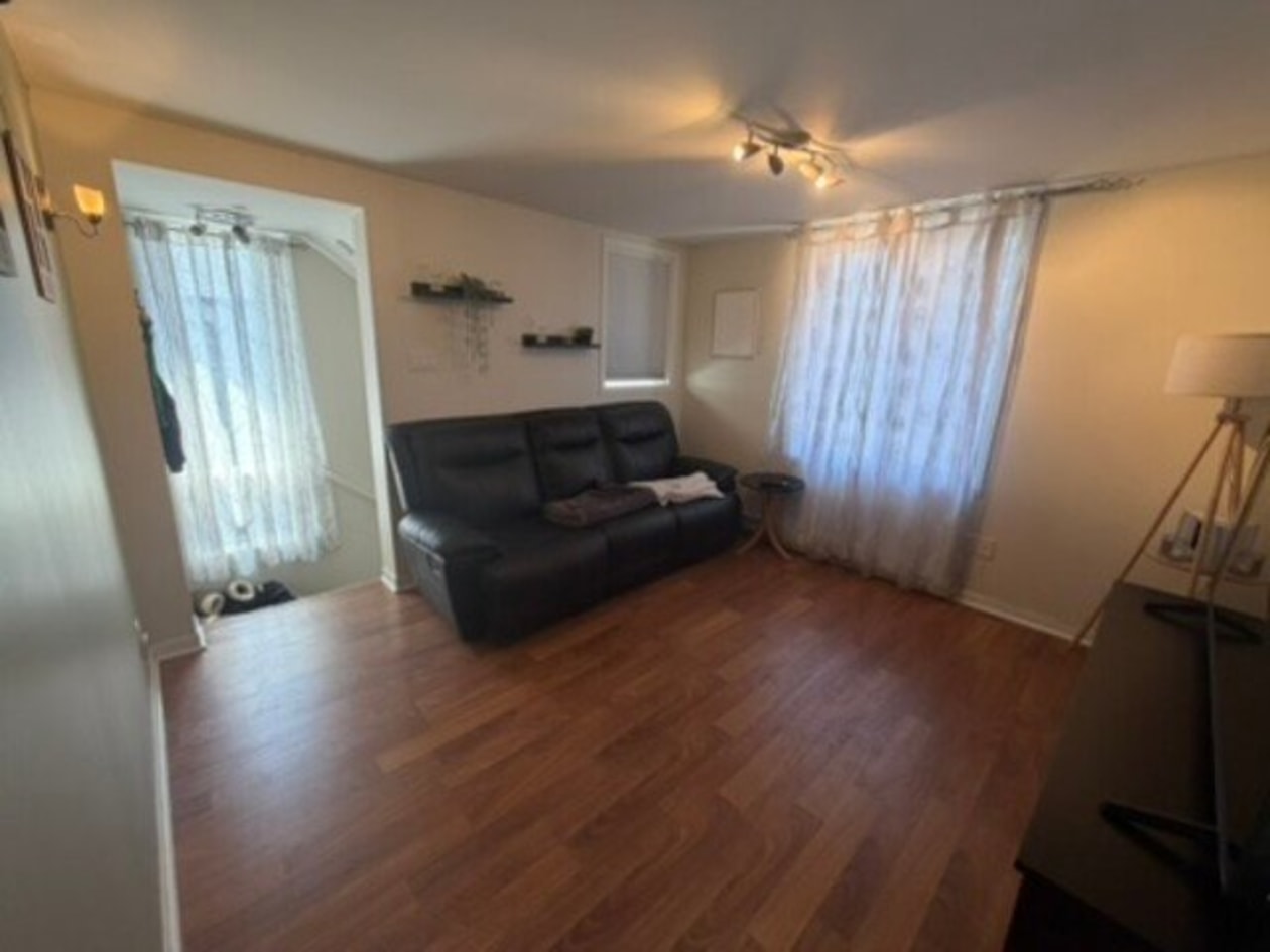Salon — 581, Av. Marshall, Dorval, H9P1E1, Dorval