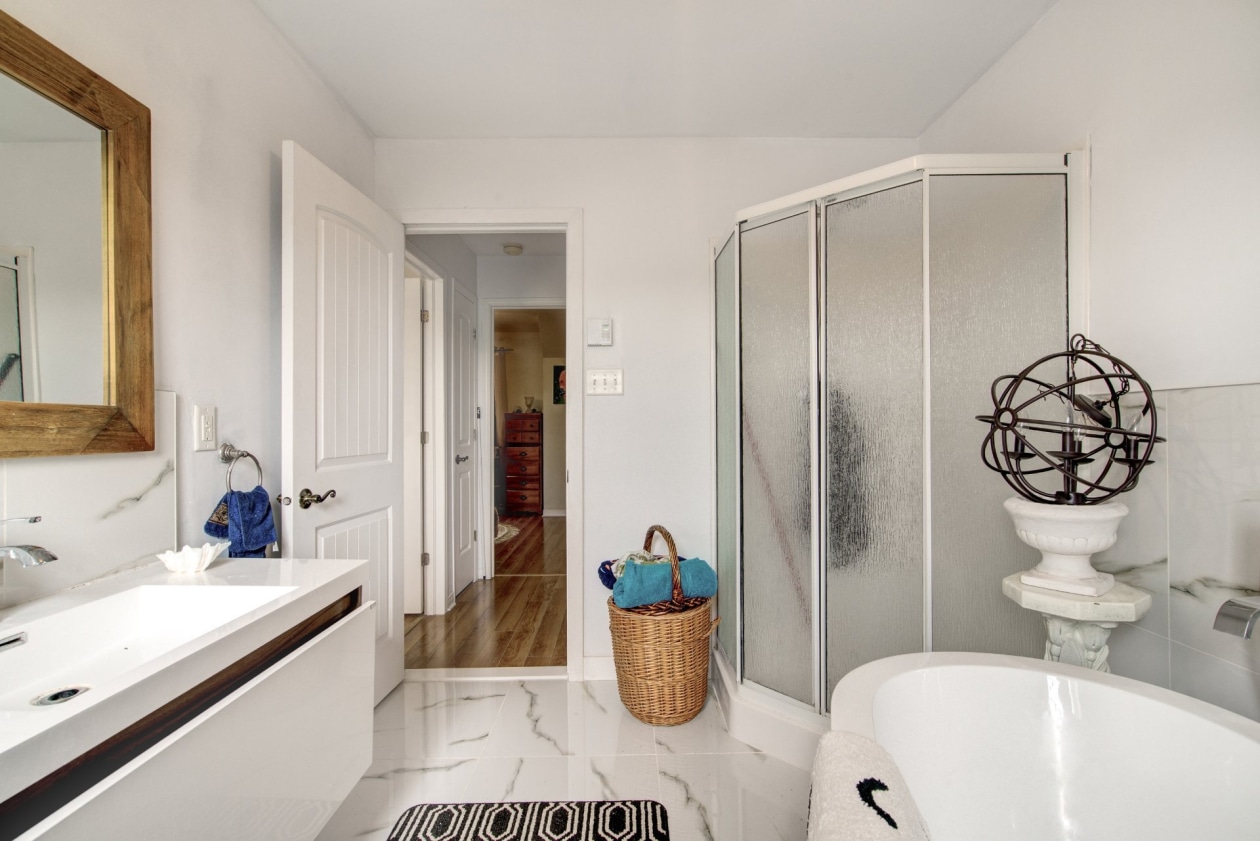 Salle de bains — 75, Av. des Flandres, Candiac, J5R6W1, Candiac
