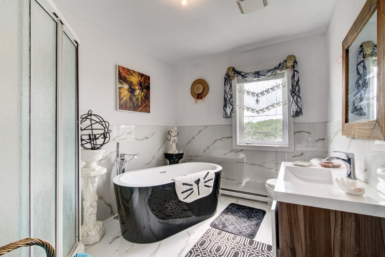 Salle de bains — 75, Av. des Flandres, Candiac, J5R6W1, Candiac