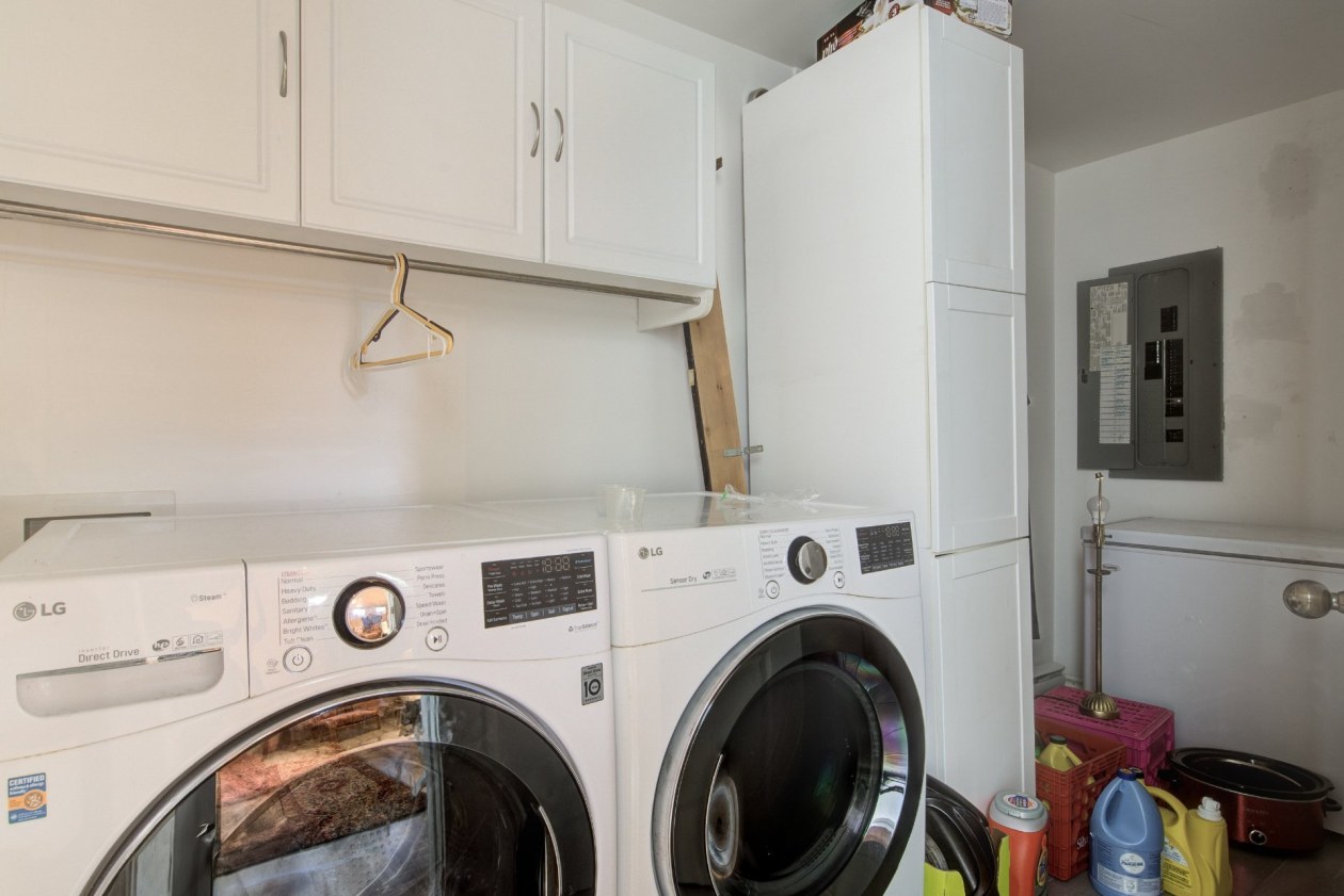 Salle de lavage — 75, Av. des Flandres, Candiac, J5R6W1, Candiac